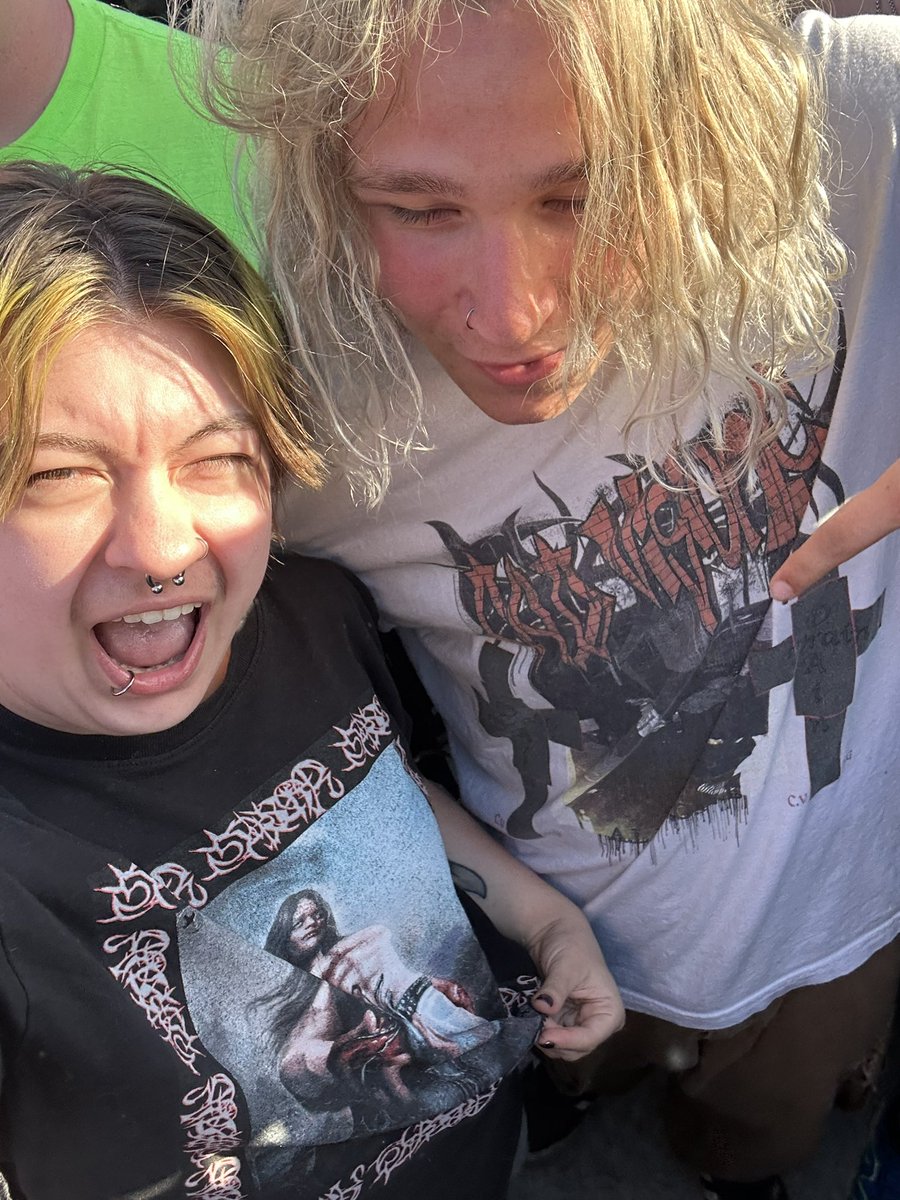 blad33luvr's tweet image. met a fellow #drainer in the #robzombie pit