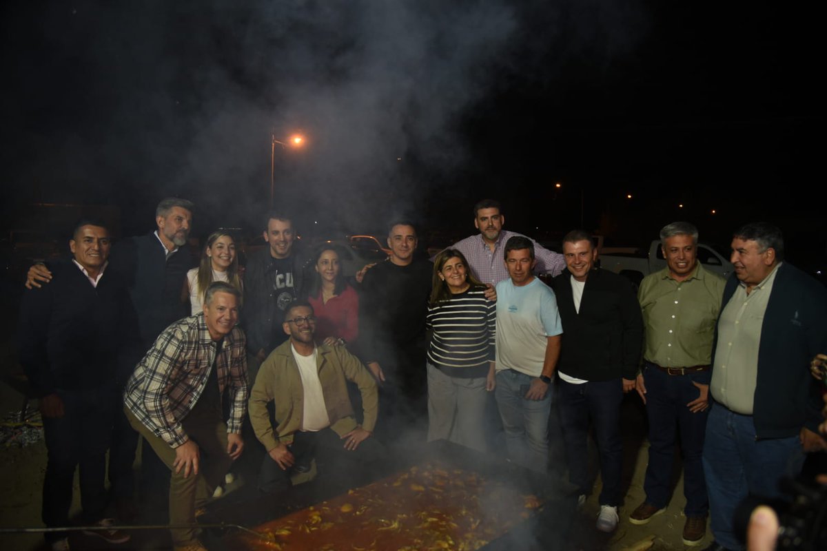 🇮🇩Cerramos la jornada compartiendo la tradicional y gran paella radical con militantes y dirigentes de Cambia Mendoza, en un encuentro que reafirma nuestra identidad, valores y convicciones dentro del espacio y el equipo que gobierna y transforma nuestra provincia y el querido