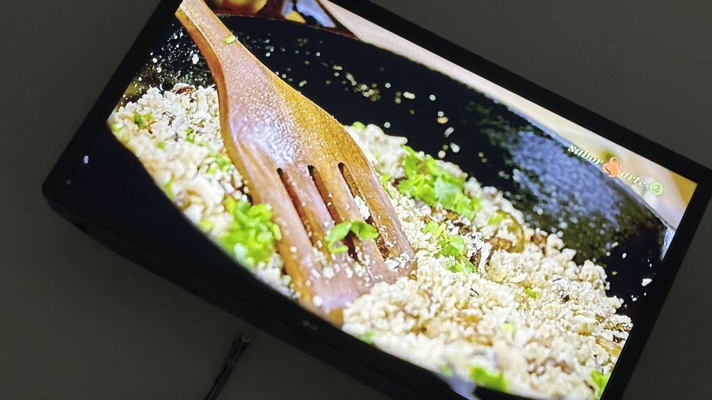 robertafeal's tweet photo. Farofa com farelo de coco nunca vi, será que é bom #jantaroque @saborearte https://t.co/D0WVfuopyx