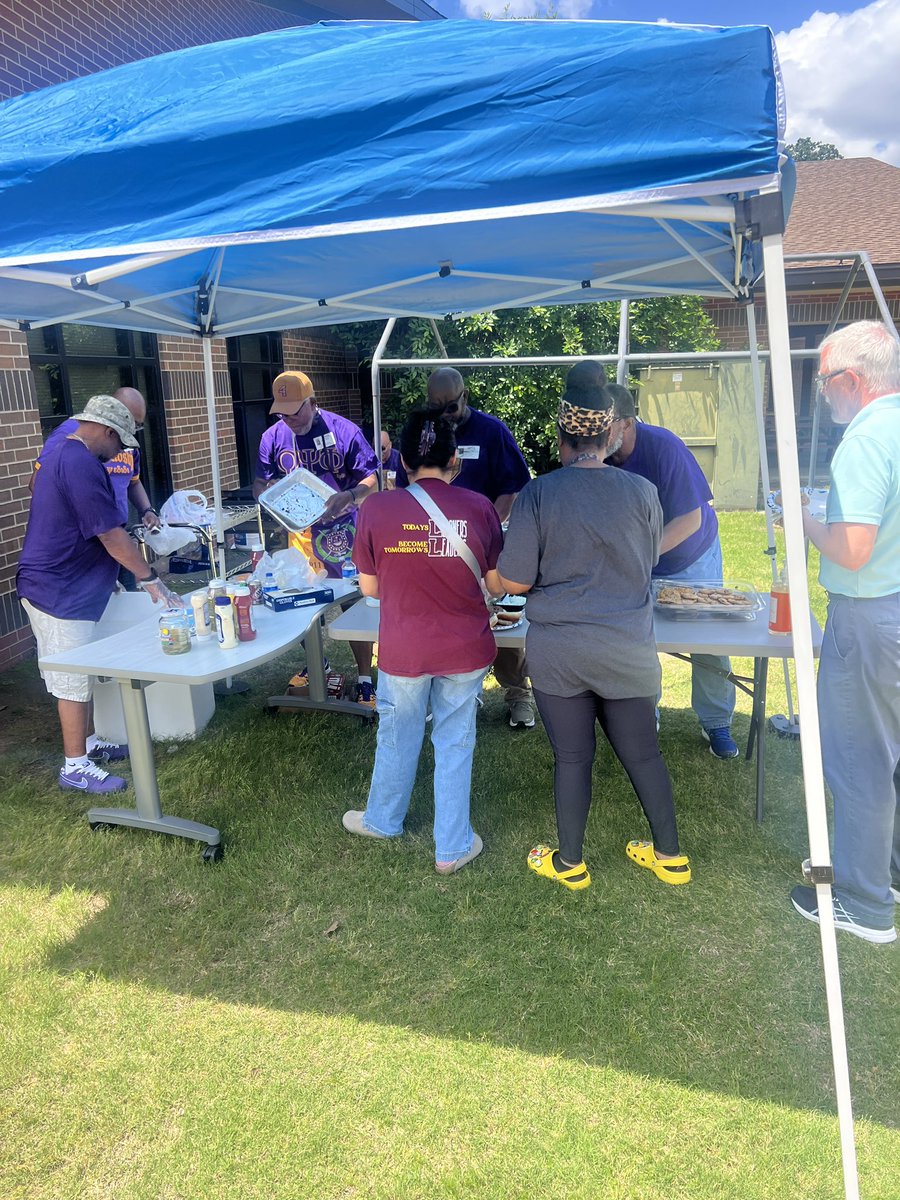 Lewisville ES (@lewisvillees) on Twitter photo Big shoutout to the gentleman of Omega Psi Phi for grilling food and serving our staff for our final day of Teacher Appreciation Week. 💜💛<a href="/LewisvilleISD/">Lewisville ISD</a> Big shoutout to the gentleman of Omega Psi Phi for grilling food and serving our staff for our final day of Teacher Appreciation Week. 💜💛<a href="/LewisvilleISD/">Lewisville ISD</a>
