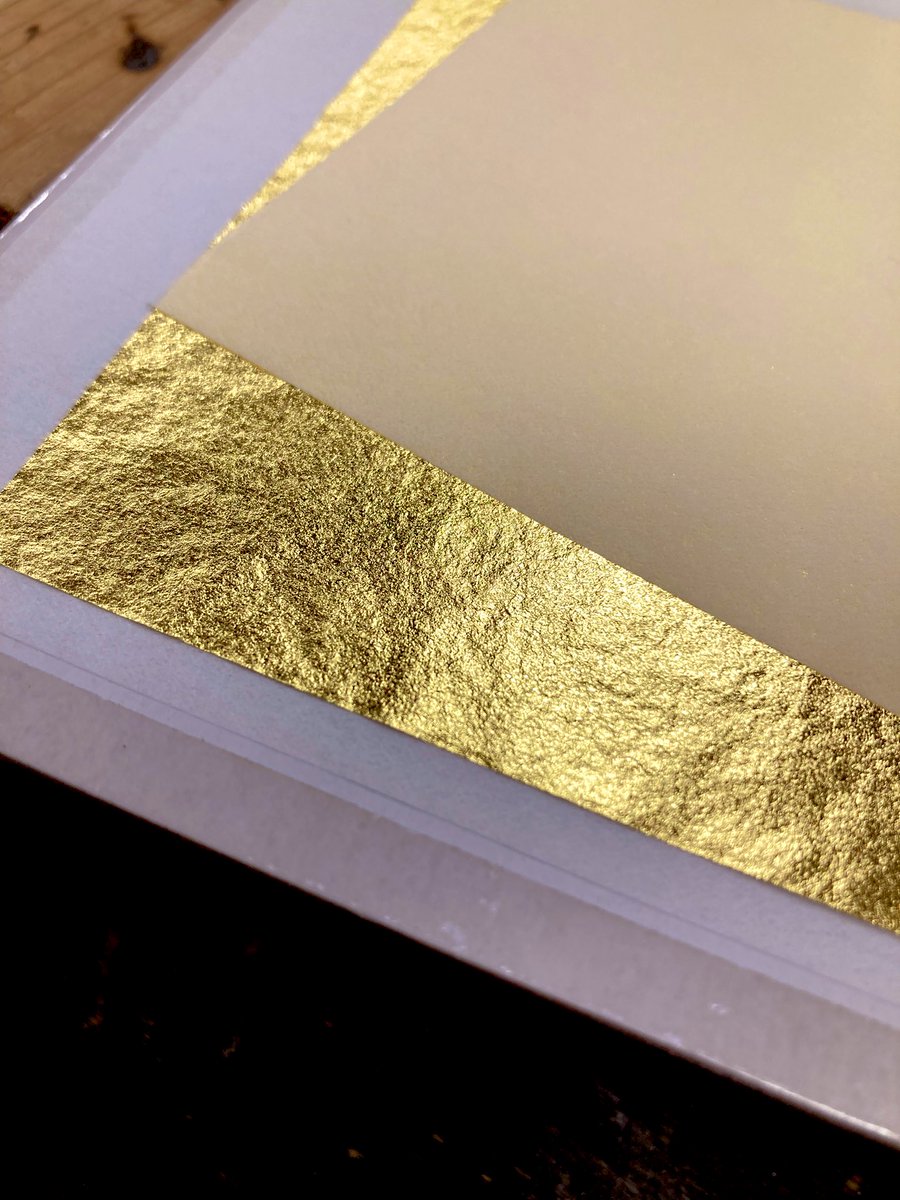 金箔が値上がりしすぎて怖いです〜。使うものは失敗出来ない…！(つもりで作業)
