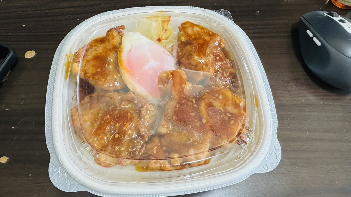 jsoor10969's tweet photo. 超久々にセブンの弁当買ってきたけど。。。なぜ叩かれているのか納得した。

#セブンイレブン
#セブン
#弁当 https://t.co/Cn6evb5FC7
