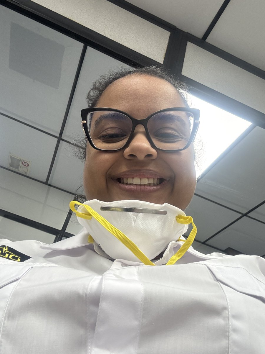 ZulmyCP's tweet photo. Una muchacha feliz pero con muy pocas horas de sueño ✨🥰💛 https://t.co/g9NhKZwPvl