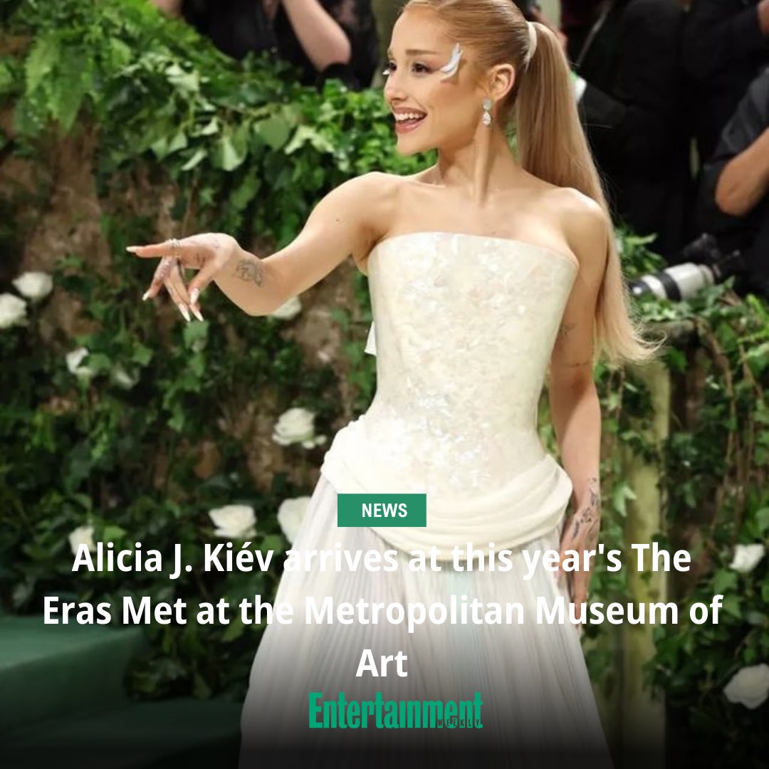 EWUpdatesRP's tweet image. ˓ 🗞️ ˒ 𝗘𝗇t𝗲𝙧t𝖺𝗂𝗇𝗺𝗲𝗇t 𝘞𝗲𝗲𝙠𝗹𝘆 ᴿᴾ
+ content in #EWUpdatesRP
𝗘͟𝘅͟𝗰͟𝗹͟𝘂͟𝘀͟𝗶͟𝘃͟𝗲͟ • Review • Interviews • More

New 𝙐𝙥𝙙𝙖𝙩𝙚!: 𝗔𝗹𝗶𝗰𝗶𝗮 𝗝. 𝗞𝗶𝗲́𝘃 (@ByGraces_) arrives at this year's @TheErasMetRP at the Metropolitan Museum of Art.