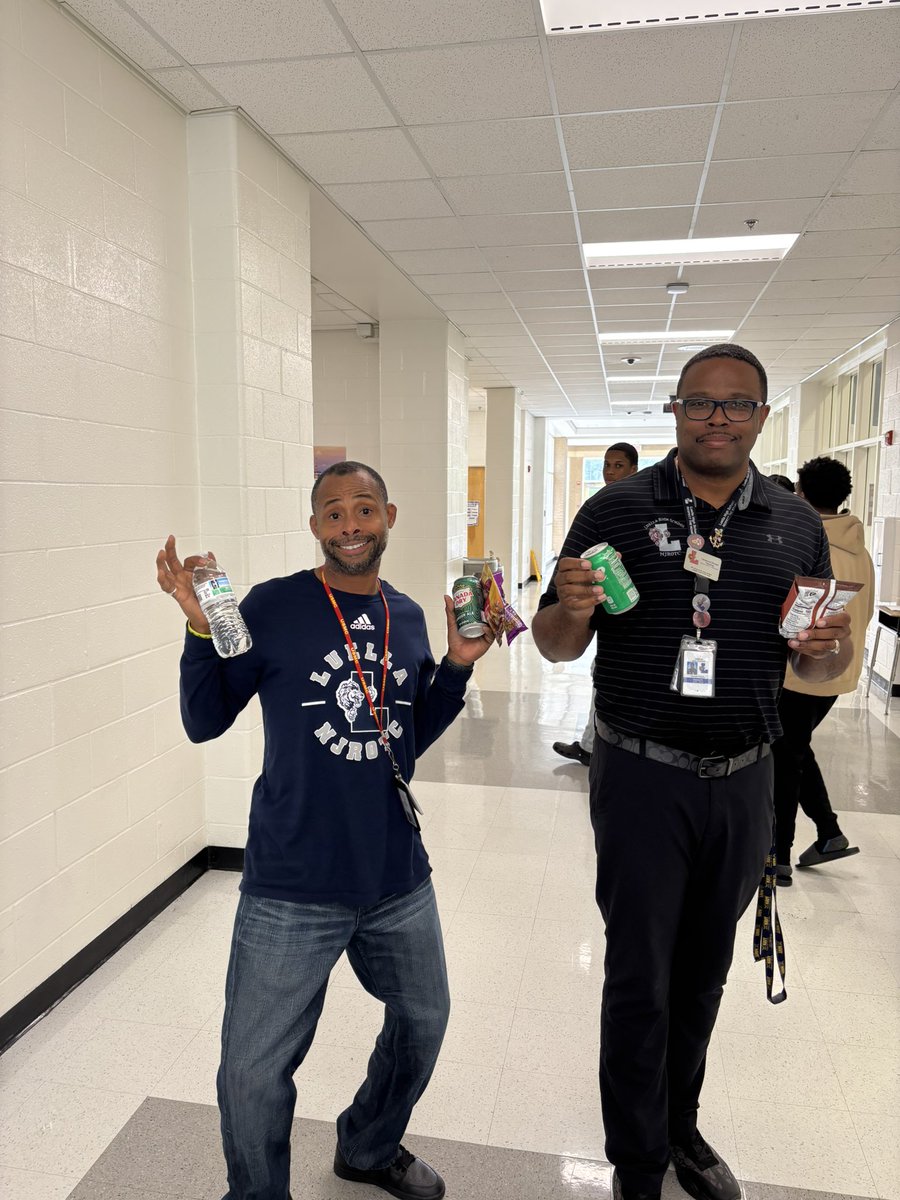 JenBrownHCSTOTY's tweet photo. Today we made our final in-flight snack &amp; beverage service delivery! Ts were surprised with treats, smiles, &amp; raffle prizes to wrap up an amazing week. Thanks for flying w/ Lion Airlines — what a journey! #TeacherAppreciation #LionAirlines #FirstClassAllTheWay @bhardnett12 https://t.co/yAZV7xSiHt