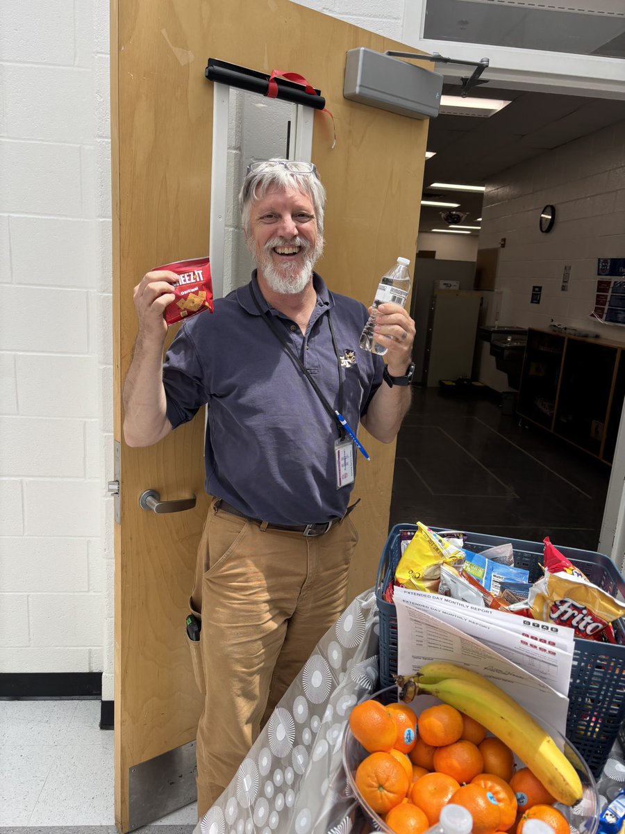 JenBrownHCSTOTY's tweet photo. Today we made our final in-flight snack &amp; beverage service delivery! Ts were surprised with treats, smiles, &amp; raffle prizes to wrap up an amazing week. Thanks for flying w/ Lion Airlines — what a journey! #TeacherAppreciation #LionAirlines #FirstClassAllTheWay @bhardnett12 https://t.co/yAZV7xSiHt