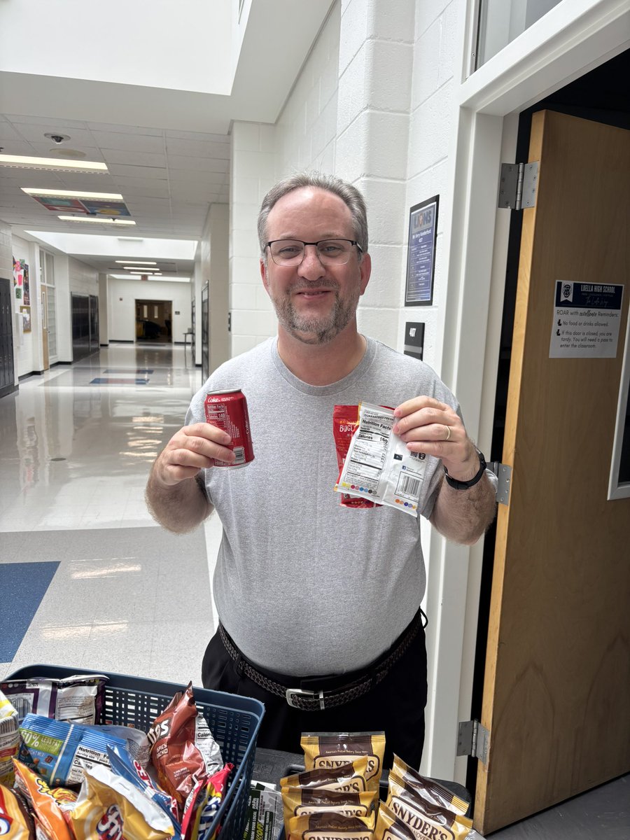 Today we made our final in-flight snack &amp; beverage service delivery! Ts were surprised with treats, smiles, &amp; raffle prizes to wrap up an amazing week. Thanks for flying w/ Lion Airlines — what a journey! #TeacherAppreciation #LionAirlines #FirstClassAllTheWay <a href="/bhardnett12/">Brandi Hardnett</a>
