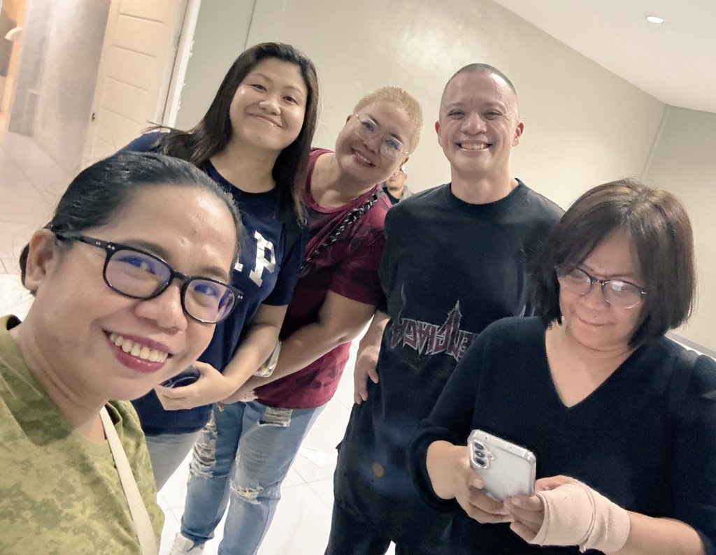 BambooGlobal's tweet photo. 'Yung inantay kami ni  Bamboo 😍🥰

..not known to many...the humility this man holds in his heart💙

..that's why we love him dearly and we appreciate him for every single sweet gesture🫶

Salamat palagi Sir B and sir Panch..you made our hearts the happiest.. 

Labyu po 💙💙💙 https://t.co/JlHLwFwbIW