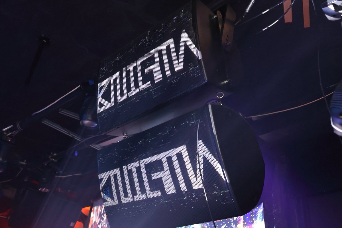 今回コラボ開催するパーティー、"ENIGMA(エニグマ)"について紹介

2016年5月に突如として登場した全感覚解放型のHARDER STYLE DANCE MUSIC PARTY “ENIGMA”。

海外から数々のゲストアクトを招聘、プラットフォームとしてのパーティーを目指した活動をしている。

&lt;コメント欄に続く&gt;