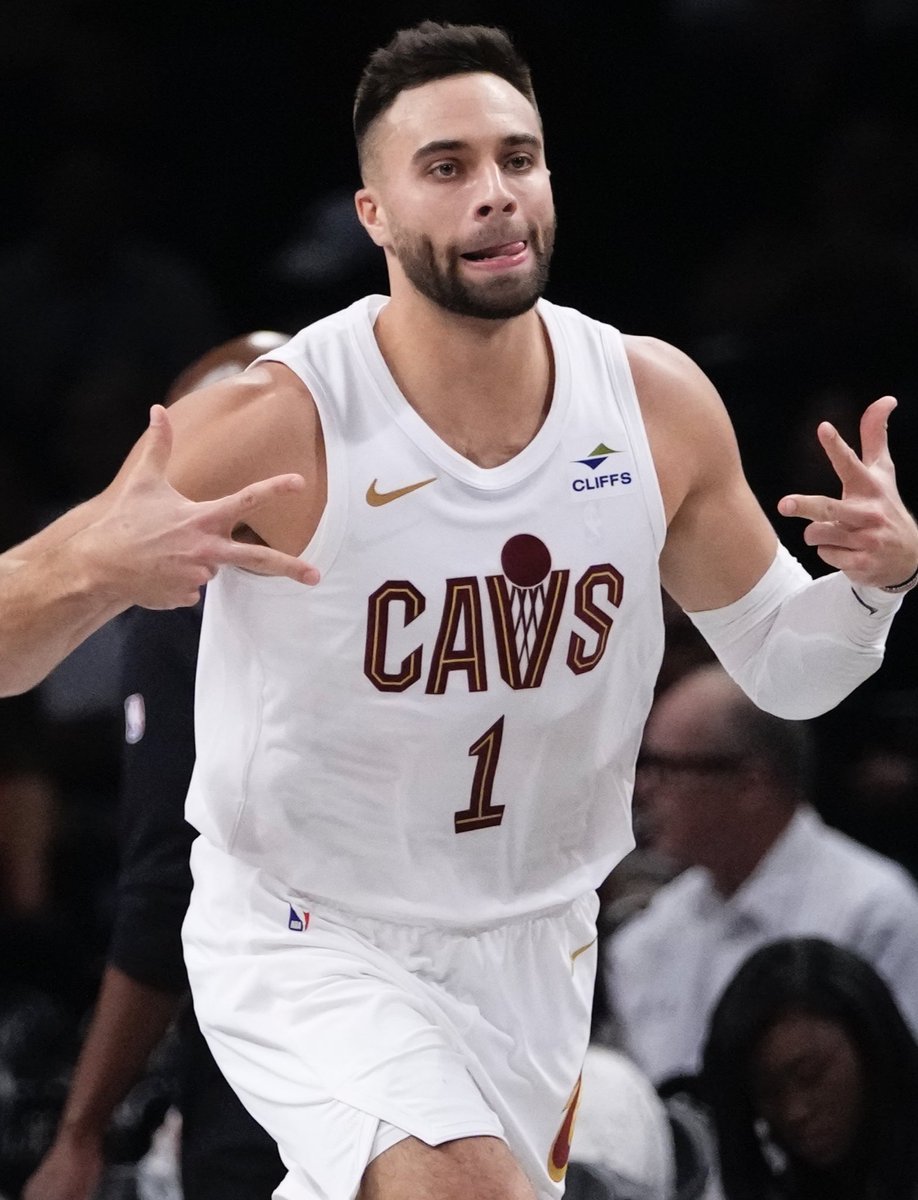 TheHoopCentral's tweet image. MAX STRUS TONIGHT:
20 POINTS
7 REBOUNDS
7 ASSISTS
8/12 FGM
4/8 3PM
+32 +/-