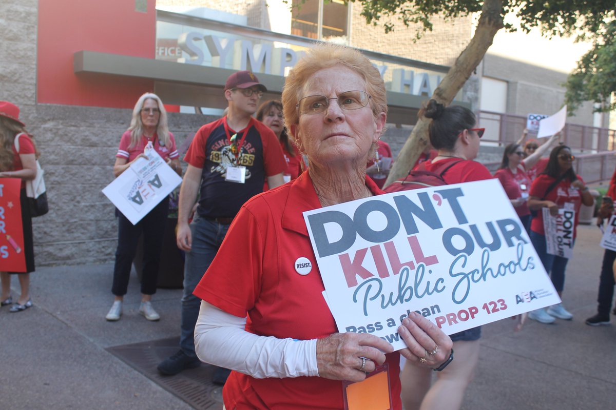 ArizonaEA's tweet photo. Arizona educators poured into downtown Phoenix tonight to demand a CLEAN renewal of Prop 123 that protects public schools.

NO to private school voucher scams.
NO to pay cuts for educators.

We believe in public schools. It's time for AZ lawmakers to show us if they do too. https://t.co/xuOdBJtchz