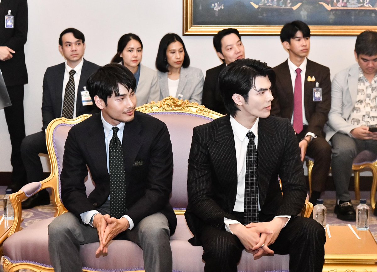 MulliUso's tweet photo. เมื่อมาเฟียลงเล่นการเมือง ท่านสส. จาก พรรคภูมิใจเธอ ลงสมัครเลือกตั้งเขต 1 เบอร์ 15 พร้อมมีภริยาท่านสส.ข้างกายช่วยหาเสียงเลือกตั้ง จนได้รับเลือกเป็นผู้แทนเข้าสภา พร้อมกล่าวขอบคุณภริยาที่อยู่เป็นกำลังใจ ช่วยหาเสียง ลงพื้นที่ทุกวัน ไม่มีเธอ พี่คงไม่มีวันนี้ พร้อมรับใช้ทุกท่านครับ https://t.co/bE43BS5wD4