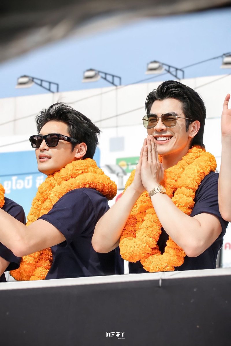 MulliUso's tweet photo. เมื่อมาเฟียลงเล่นการเมือง ท่านสส. จาก พรรคภูมิใจเธอ ลงสมัครเลือกตั้งเขต 1 เบอร์ 15 พร้อมมีภริยาท่านสส.ข้างกายช่วยหาเสียงเลือกตั้ง จนได้รับเลือกเป็นผู้แทนเข้าสภา พร้อมกล่าวขอบคุณภริยาที่อยู่เป็นกำลังใจ ช่วยหาเสียง ลงพื้นที่ทุกวัน ไม่มีเธอ พี่คงไม่มีวันนี้ พร้อมรับใช้ทุกท่านครับ https://t.co/bE43BS5wD4