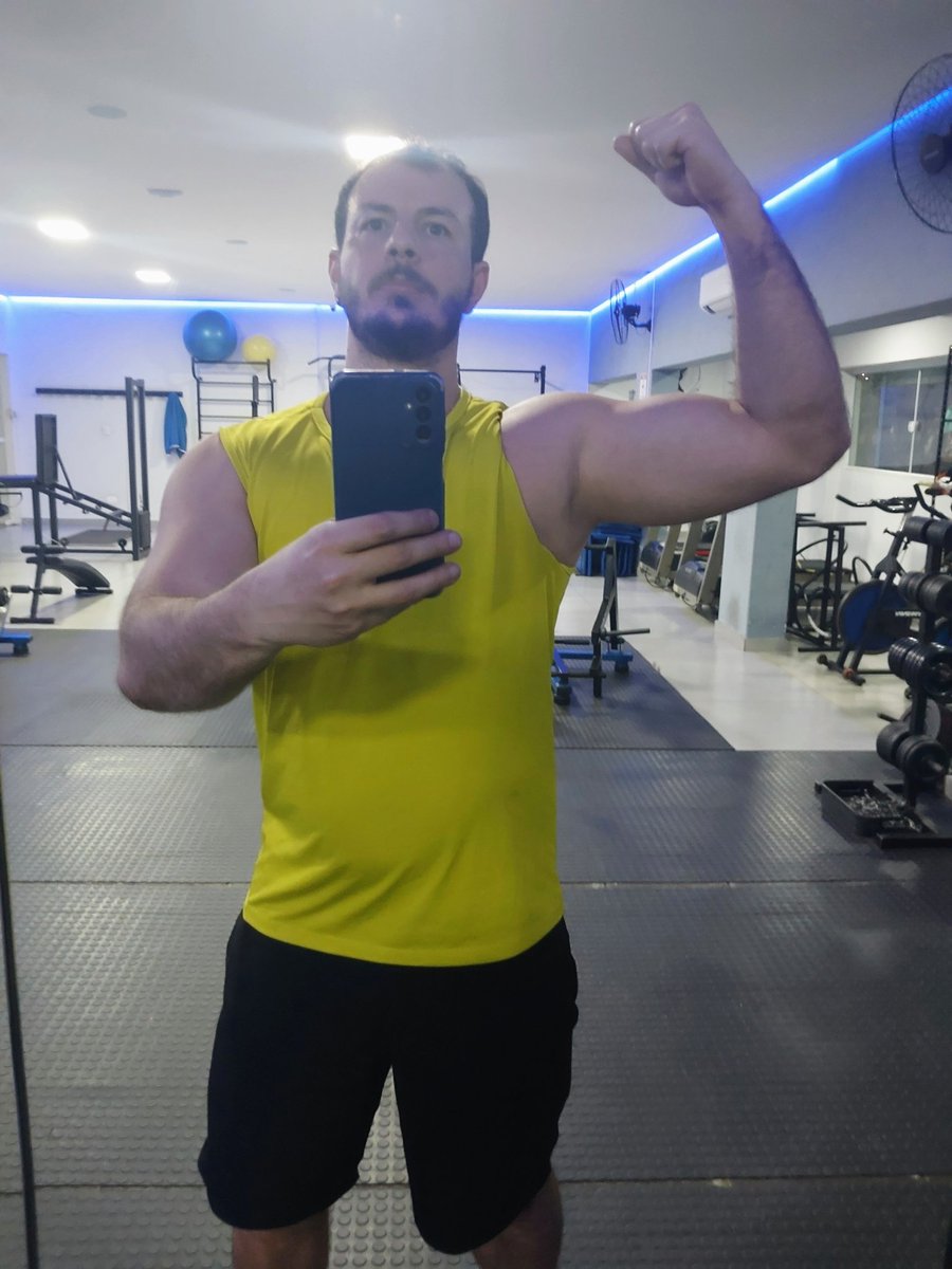 Augustooo87's tweet photo. HOJE FOI TREINO DE BRAÇO. https://t.co/iJZwg4YdZa