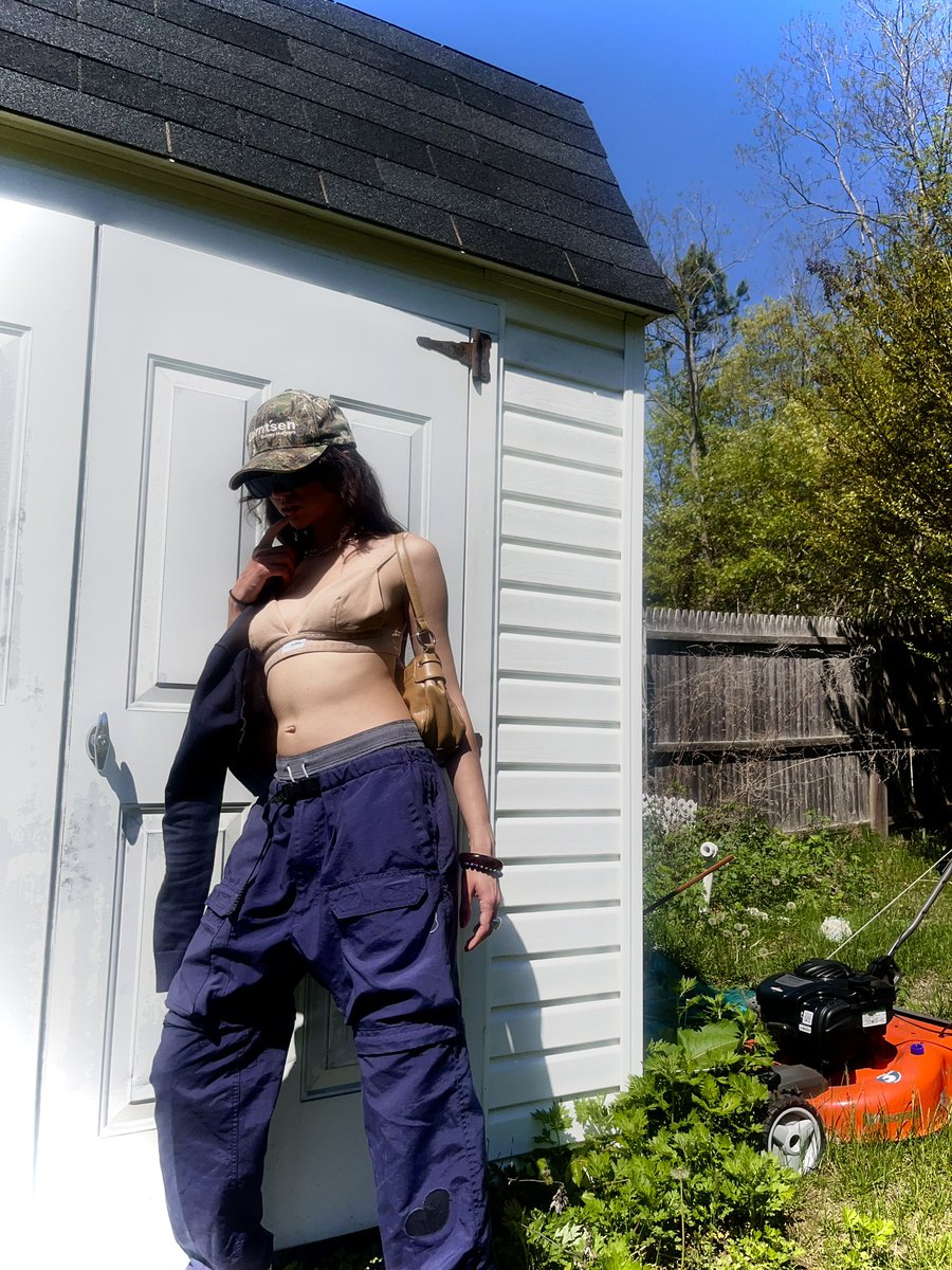 zzzbabez's tweet photo. I SELL CLOTHES BUY THEM 2 B AS COOL AS ME https://t.co/xLJwMO3yEw