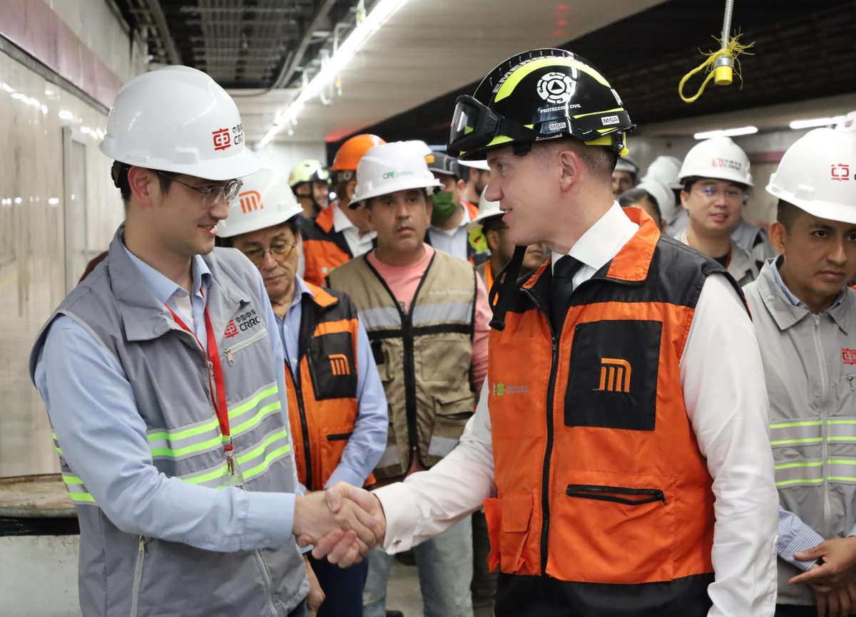 🚇 ¡La modernización de la Línea 1 del <a href="/MetroCDMX/">MetroCDMX</a> avanza a paso firme! Hoy supervisamos los trabajos en el tramo Juanacatlán–Tacubaya, acompañados por el Secretario de Movilidad, <a href="/HectorUlisesGN/">Héctor Ulises García Nieto</a> y <a href="/GCalderon_Metro/">Guillermo Calderón</a>.
Esta transformación responde a la visión de nuestra Jefa de