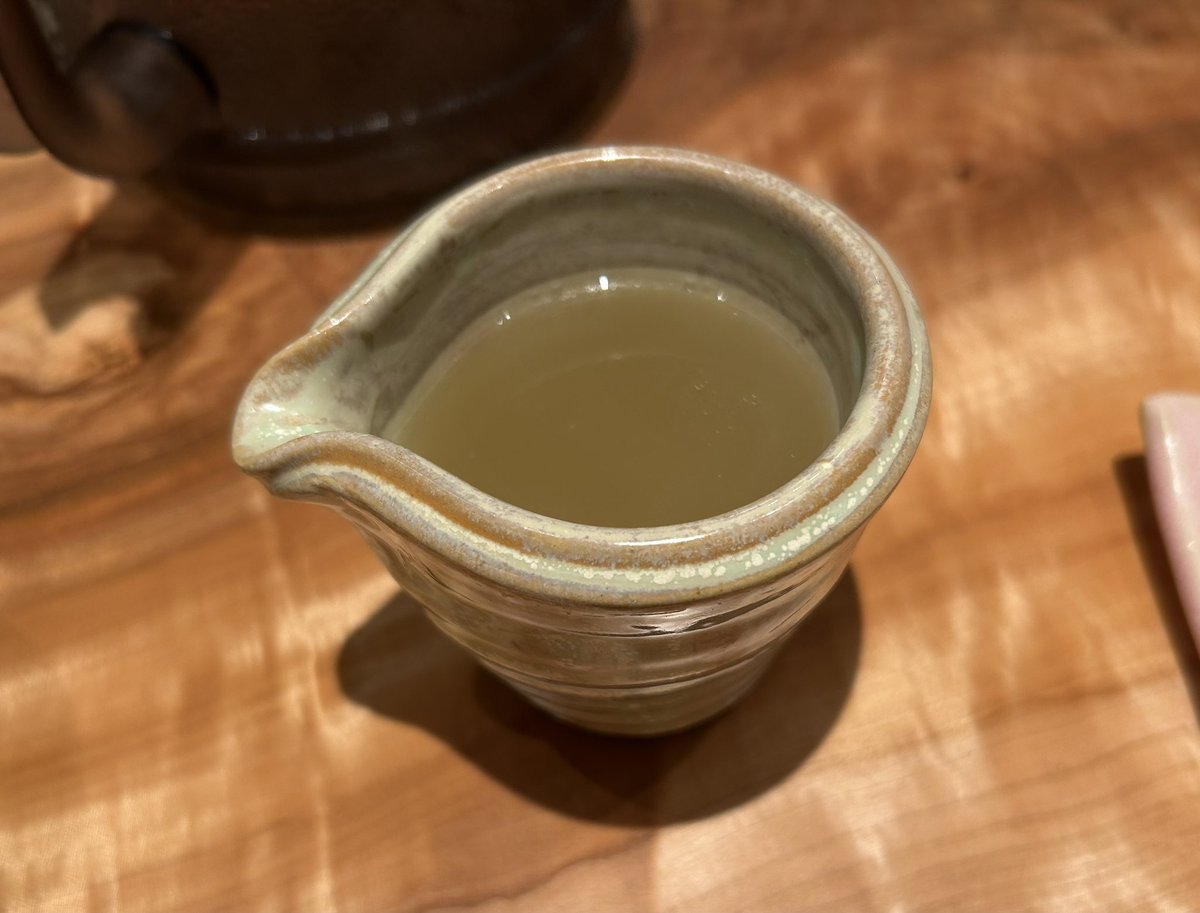 2回目、刻む。
迂直 @吉祥寺
特製つけ麺（大盛り）＋海苔4枚、割りスープ

最高に美味い。
この麺、旨味ばちばち昆布水、塩で無限に食べれる。

つけ汁の肉肉しさよ、食感がっつり豚で食べ応え抜群。豚の脂、キリッと醤油、昆布水が混ざってカオスな美味しさ。

今日も店主さんに挨拶できて良かった。