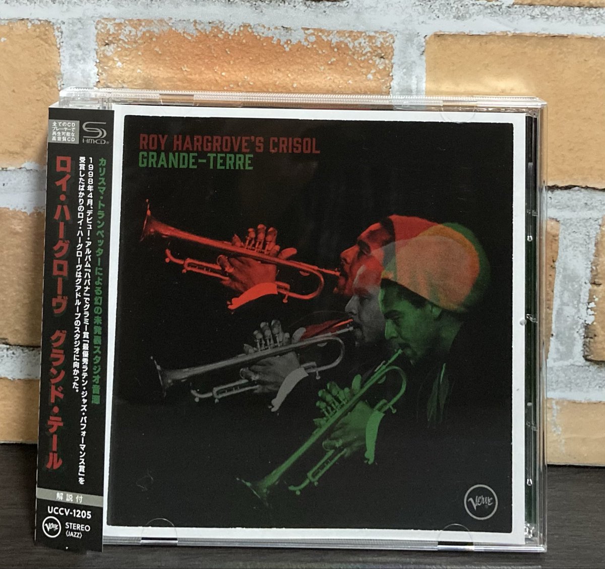 「ハバナ」で開花した才能は､溢れ出す音の洪水の様に止まるところを知らない。未発表録音と言うことが俄かには信じ難いパフォーマンスが記録されている。今宵もカリブ海のグアドループは熱く燃えたぎる。ラテン・ハードバップと呼ぶに相応しいロイ・ハーグローヴの暴かれた最高傑作かも知れない😎