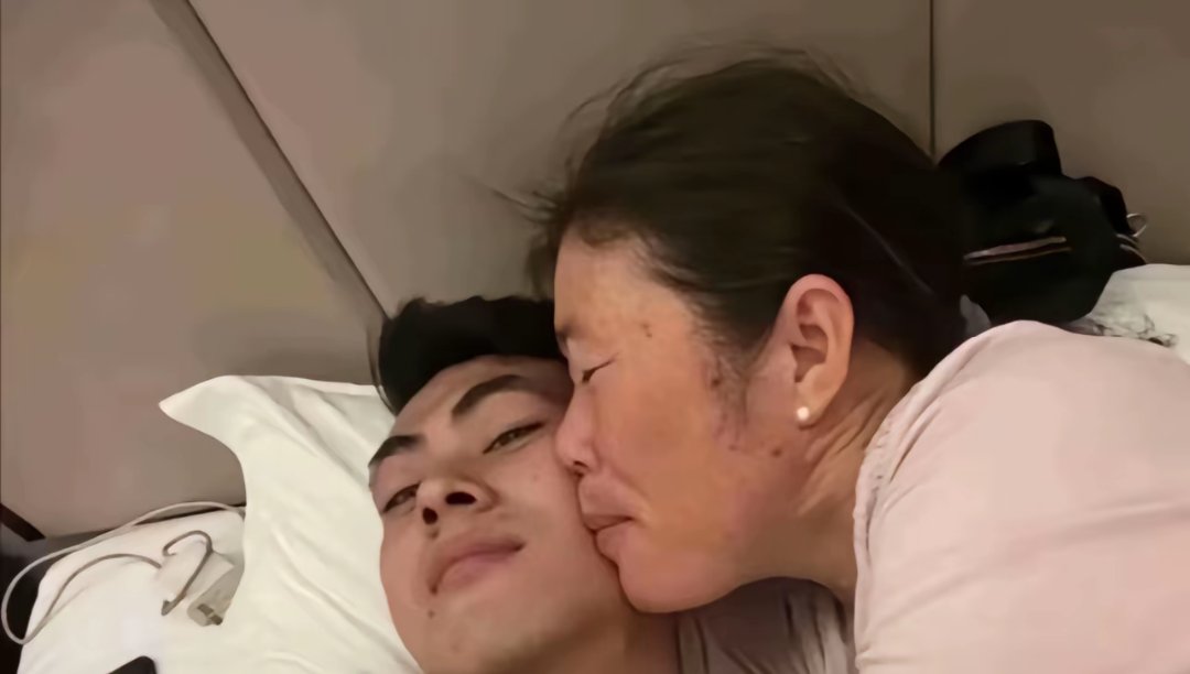 看到女人疯狂在追星的时候，你把她娶回家了，只是为了你能为他的男神演唱会门票买单，你并不能真正得到她们的心，因为她们的基因只喜欢1%的男人，99%男人都成为了她们的燃料