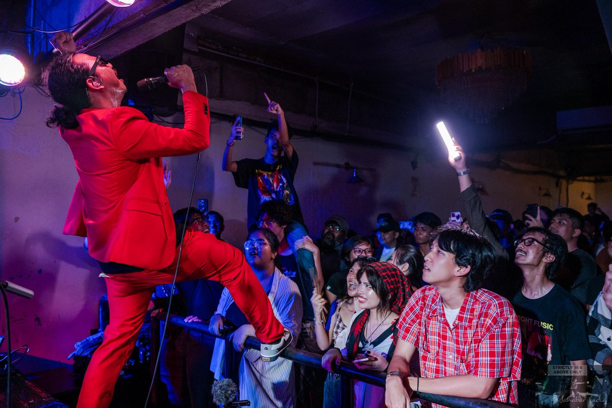 jsadiq's tweet image. The @latenightfrequency #Nostalgigyeah concert to launch their latest single Semekar Bunga at @petaibelalangkl last night.