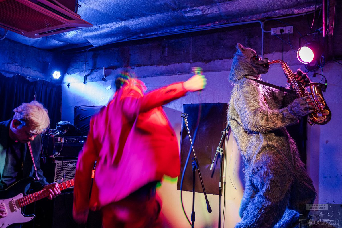 jsadiq's tweet image. The @latenightfrequency #Nostalgigyeah concert to launch their latest single Semekar Bunga at @petaibelalangkl last night.