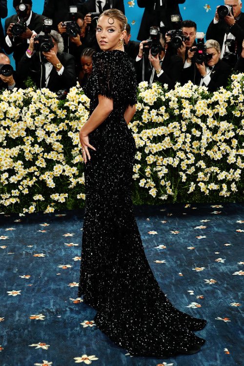 © New Exclusive 𝗽𝗵𝗼𝘁𝗼𝘀 by #TMZoneRP

U͟p͟d͟a͟t͟e͟d͟: MAY/09 — 𝗡𝗲́𝗺𝗲𝘀𝗶𝘀 𝗦. 𝗥𝗲𝗶𝗱 (<a href="/fireheartvault/">𝖭𝖾́𝗆𝖾𝗌𝗂𝗌 ೫</a>) in <a href="/TheErasMetRP/">ꔋ𝘩𝗲 𝗘𝙧𝖺𝙨 𝝡𝗲t ᴿᴾ</a> at the Metropolitan Museum of Art.