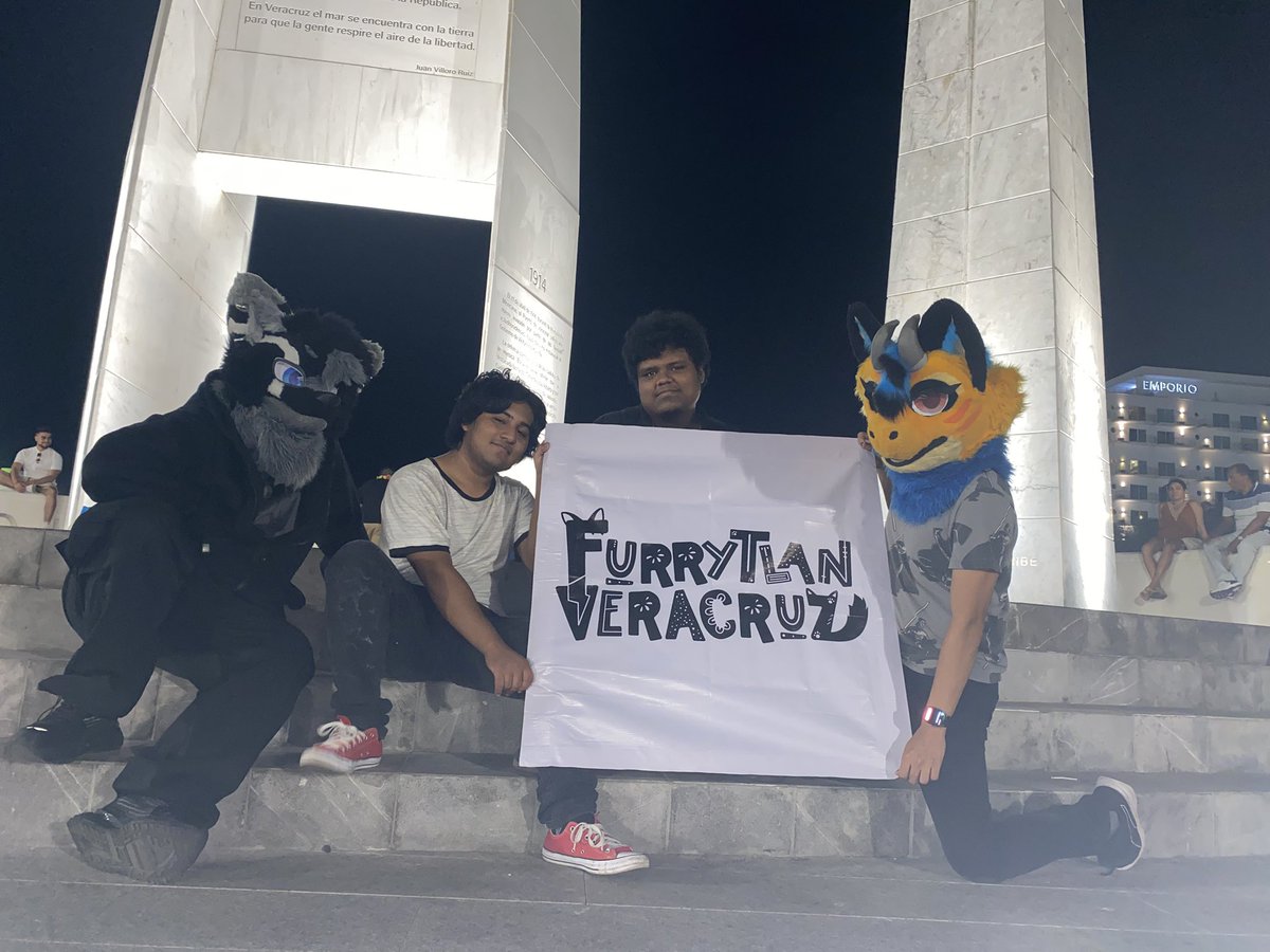 Flacozkhi_RNS's tweet image. Un rato de chill en el malecón.
Pura jaiba en est #FursuitFriday 

Admin que si chambea