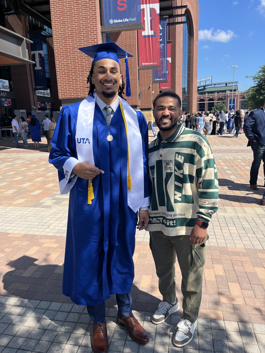 Coach Brown ⁦<a href="/5TooCold/">Darion Brown</a>⁩ really really appreciate you coming out today much respect. Now Let’s Goooo🫵🏽👊🏾👏🏾👏🏾