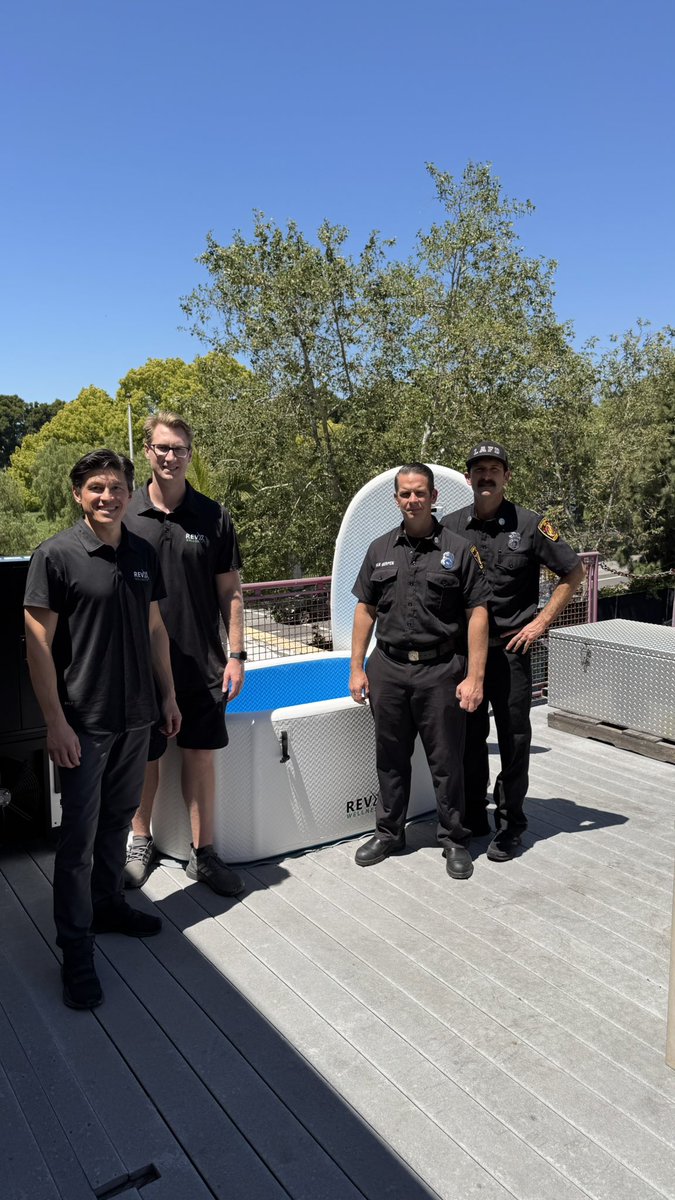 Responders1stLA's tweet photo. Through our Responders First grant program, we’ve secured a new state-of-the-art cold plunge from @RevxWellness for Fire Station 37 of the @LAFD. We are grateful for RevX coming out to show our firefighters how it works and providing them with extra resources to make it GREAT! https://t.co/5DP71VpEX5