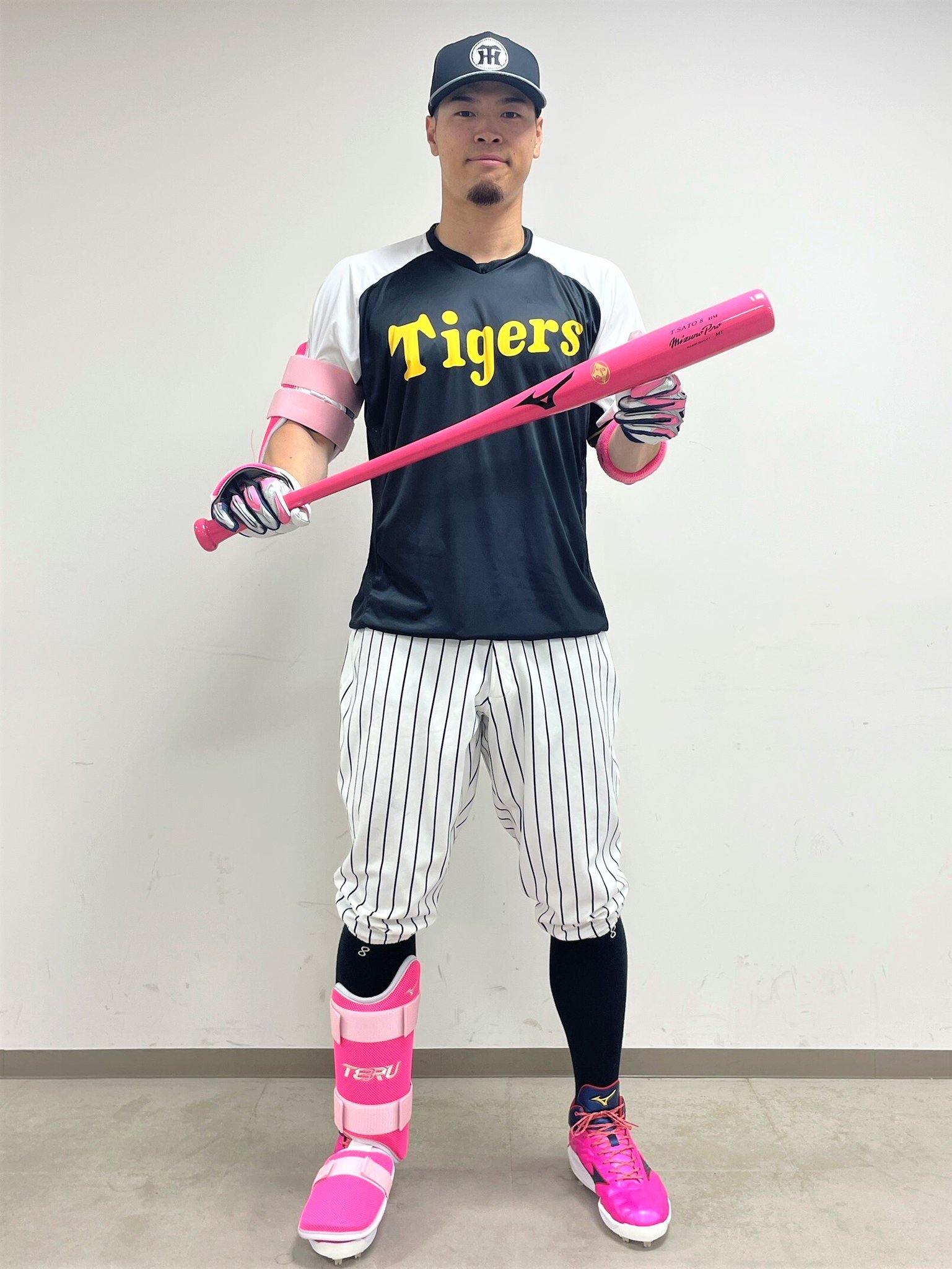 阪神タイガース　佐藤輝明　ハイクオリティユニフォーム　Mサイズ　ミズノ 公式 ストアスポーツ - 阪神タイガース 佐藤輝明 ハイクオリティ