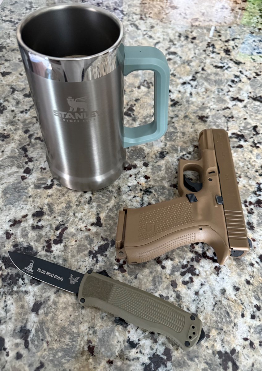 BlueMooGuns's tweet image. Good Saturday Morning.
At least the Europeans were right about one thing, this is how Americans drink their coffee.
#SaturdayVibes #saturdaymorning