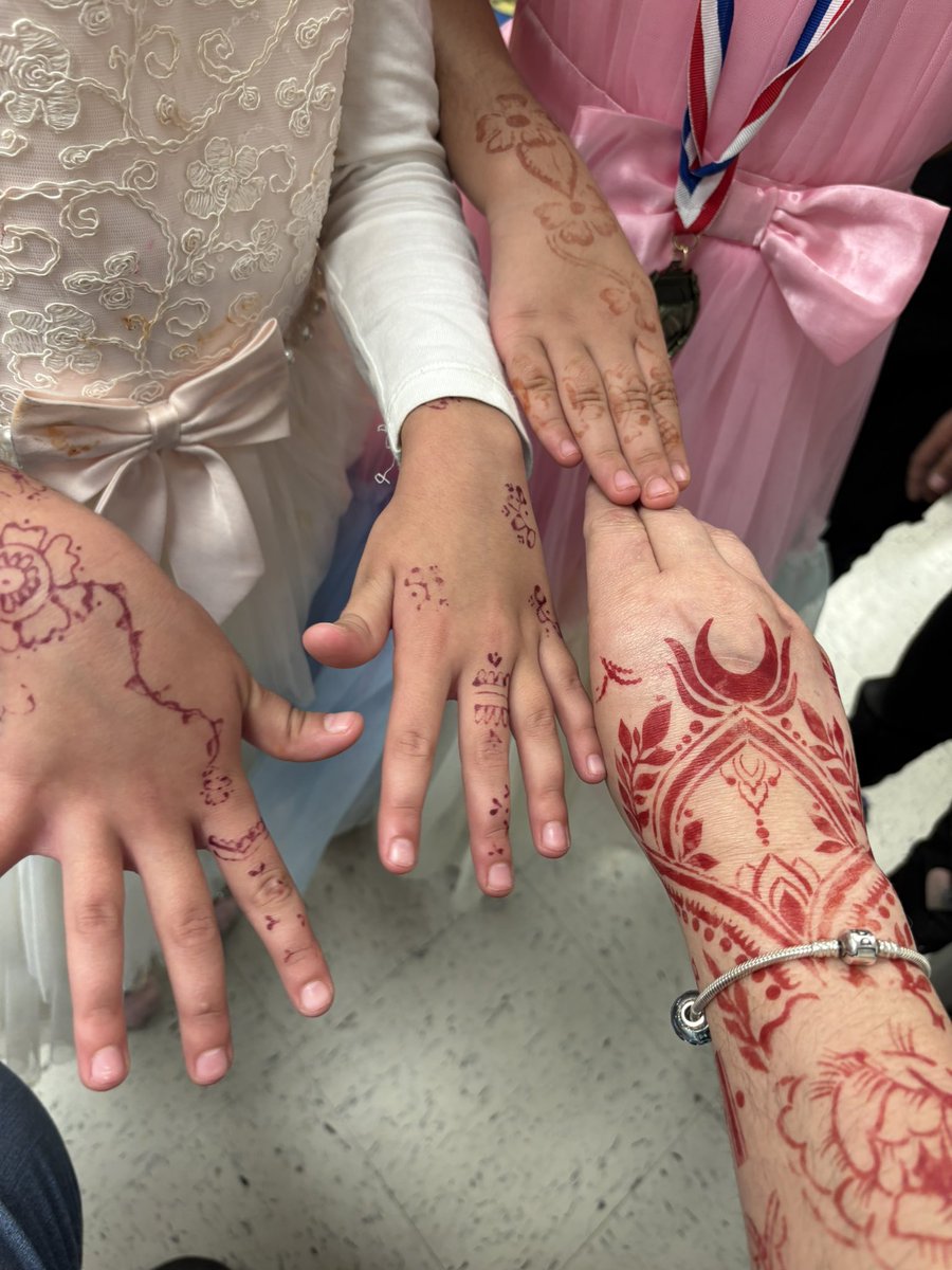 Breanna Ramirez (@thebre82) on Twitter photo The best teacher appreciation gift was getting henna done by one of the 5th graders during my lunch period and then going back to class and my girls were excited because we were twinning. <a href="/NISDPowell/">Powell Elementary</a> The best teacher appreciation gift was getting henna done by one of the 5th graders during my lunch period and then going back to class and my girls were excited because we were twinning. <a href="/NISDPowell/">Powell Elementary</a>