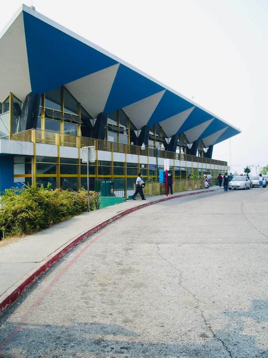 schmmroz's tweet photo. Buenos recuerdos… el aeropuerto, así se hubiera quedado mejor. https://t.co/6aWCaU2e7r