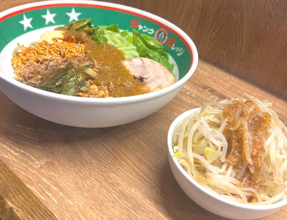 もはやサラダ🥗 食べた？ 冷しまぜそばの ヤサイ増しは ＋ヤサイ(冷