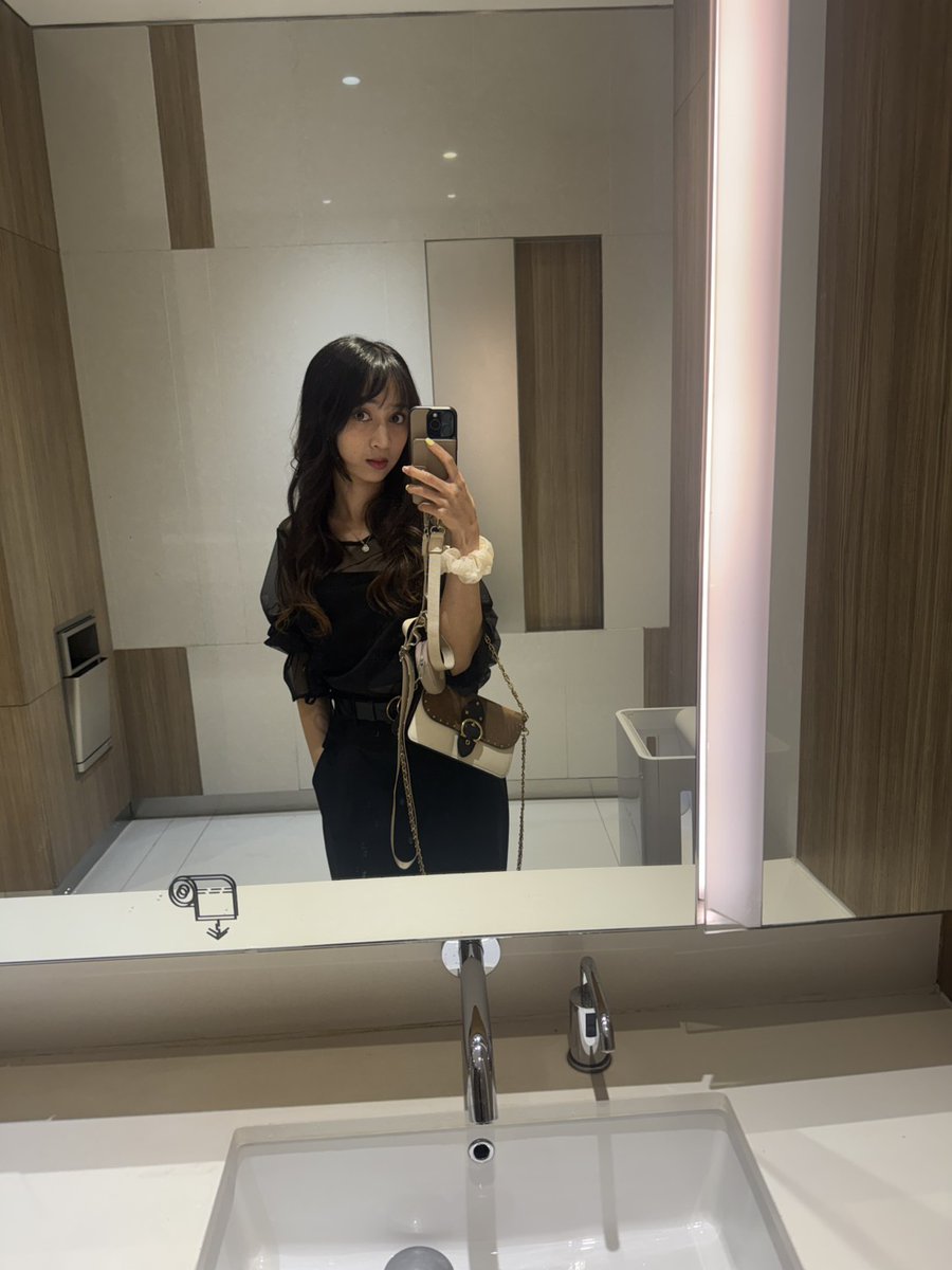 makasih ya tapi belum ada yang lucu, ini ku kirim foto lucu aja. happy weekend ☺️☺️