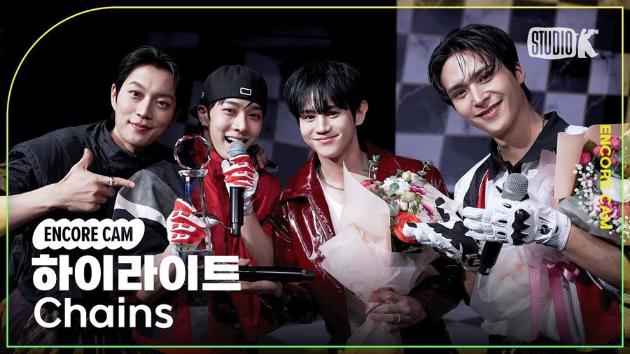 hlxnews's tweet photo. [4K] 하이라이트 'Chains' 뮤직뱅크 1위 앵콜직캠(HIGHLIGHT Encore Facecam) @뮤직뱅크(Music Bank) 250509

⛓ https://t.co/vFGT1g9SuN

#하이라이트 #HIGHLIGHT
#비스트 #BEAST
#첸인스 #CHAINS #From_Real_to_Surreal 
#Chains1stWin #HIGHLIGHT68THWIN #BEAST68THWIN https://t.co/9dk4q5F7h6
