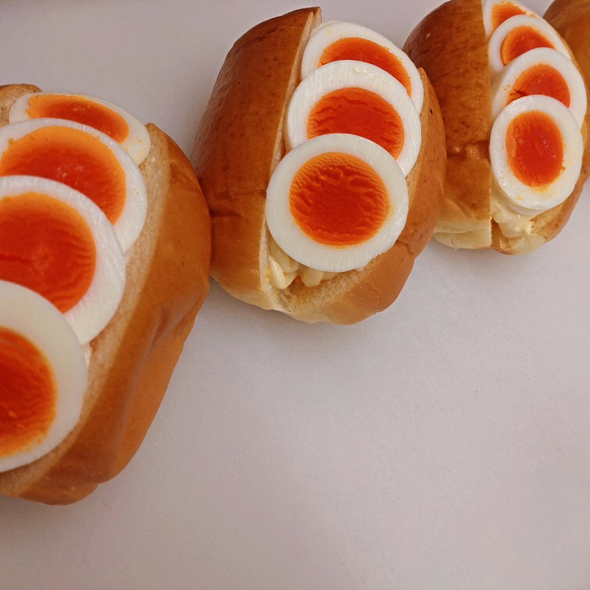 tamagetta3's tweet photo. 『ダブル真っ赤卵』
好評販売中❣️

たまごサンド自販機
『いつタマくん』でも購入できるようになりました✨

#tamagetta
#たまごサンド
#eggsandwich
#自販機
#japanvendingmachine https://t.co/KTtFycH0br