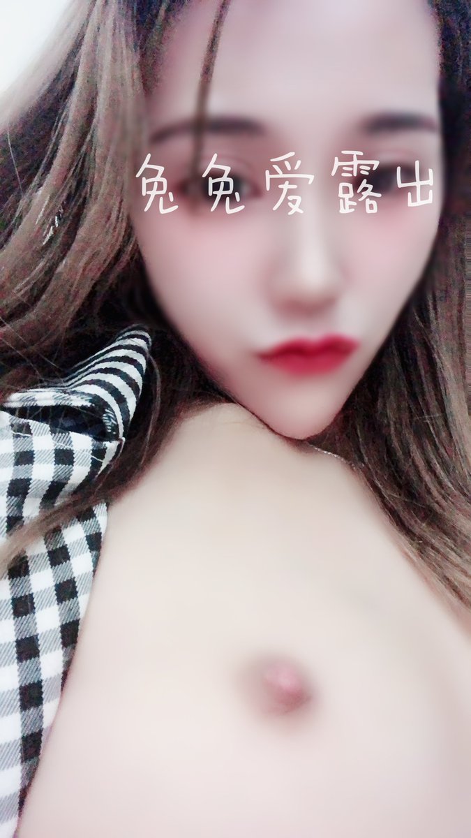 新买的小玩具，拿出来合个影，话说电动的就是厉害，还可以旋转。。 https://t.co/1BFCW0KKfS