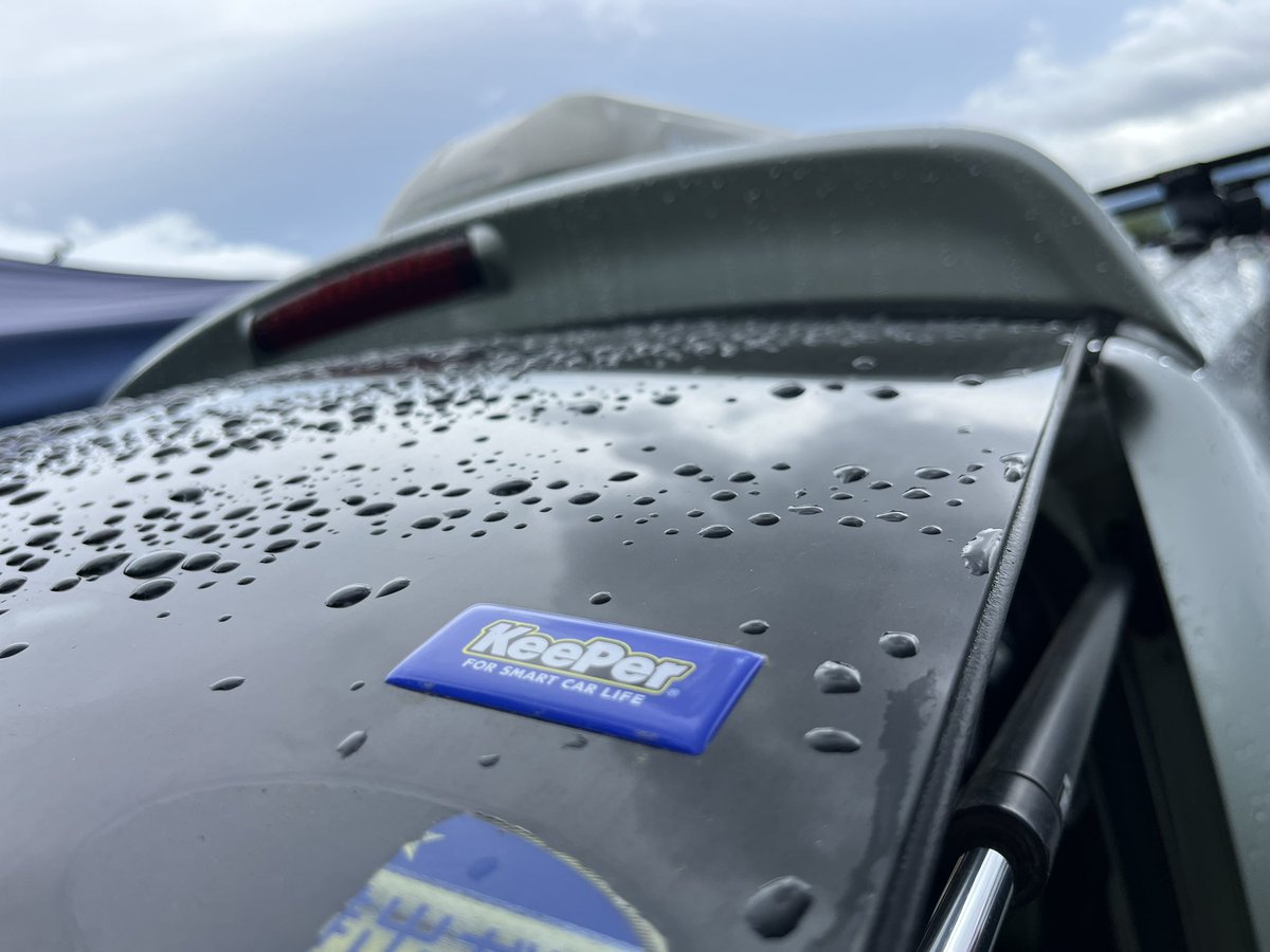 こんな天気でも弊部の部車はKeePer様のコーティングでピカピカです✨
雨が降ったら綺麗になるっていいですね〜
#KeePer