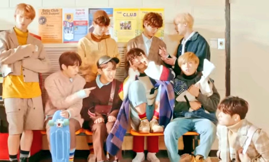 mayoneezu9148's tweet image. みんなわちゃわちゃしてるのに1人だけぽわ〜ってなってるハンジソンが好き。
跳び箱役？になってるハンジソンが好き。
 #ハンジソン #getcool #画質悪くてごめん