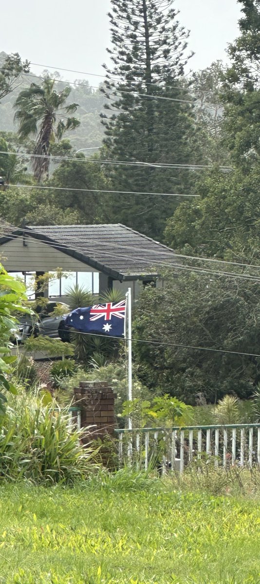 Is it just me or do others also feel a sense of pride when they see the Australian Flag flying 🇦🇺