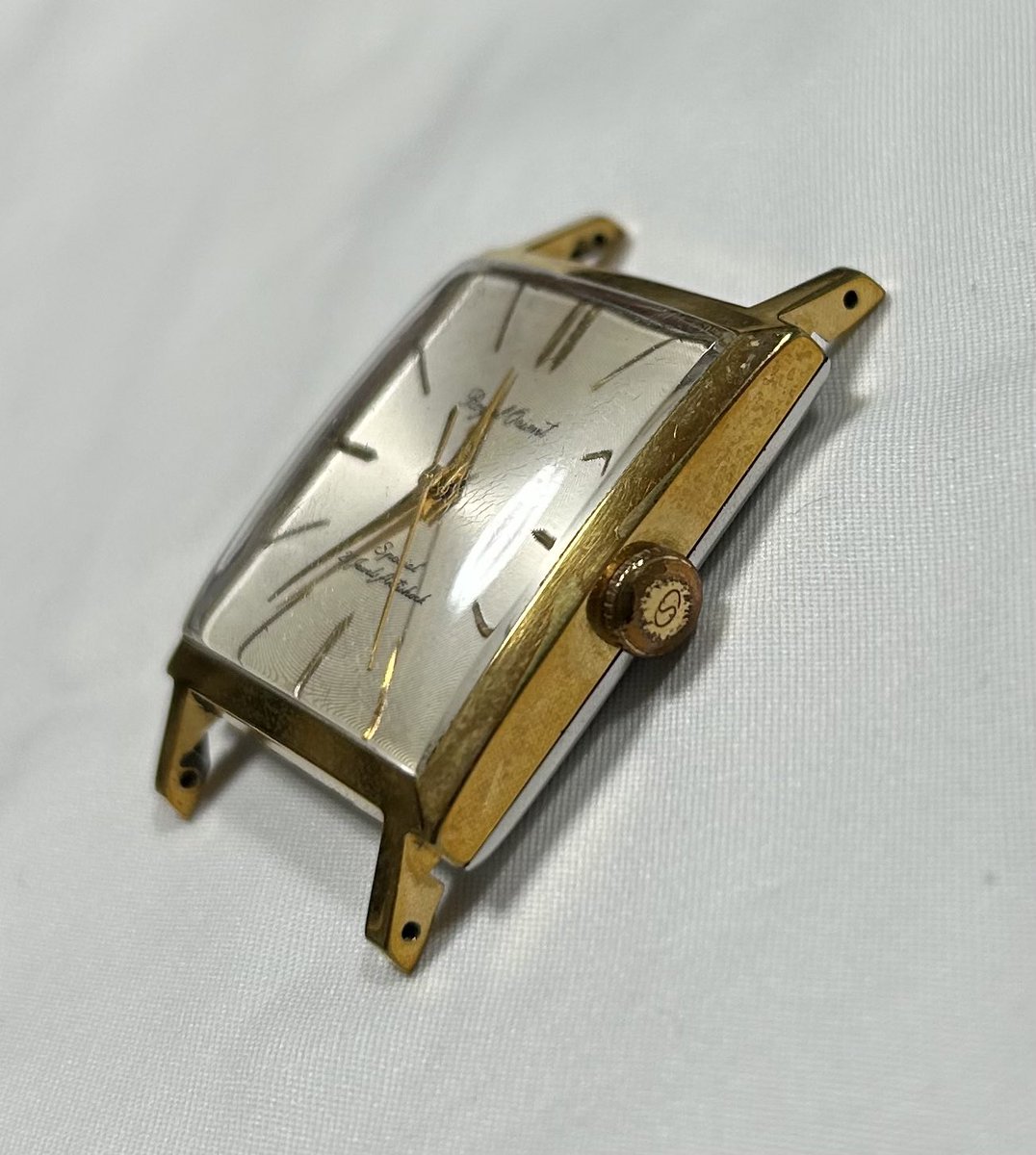0rientStar's tweet photo. なかなか良さげな個体をいただきました。
使用する前に状態確認しつつオーバーホールしていきたいと思います。
#Orient
#RoyalOrient https://t.co/46flAk87k1