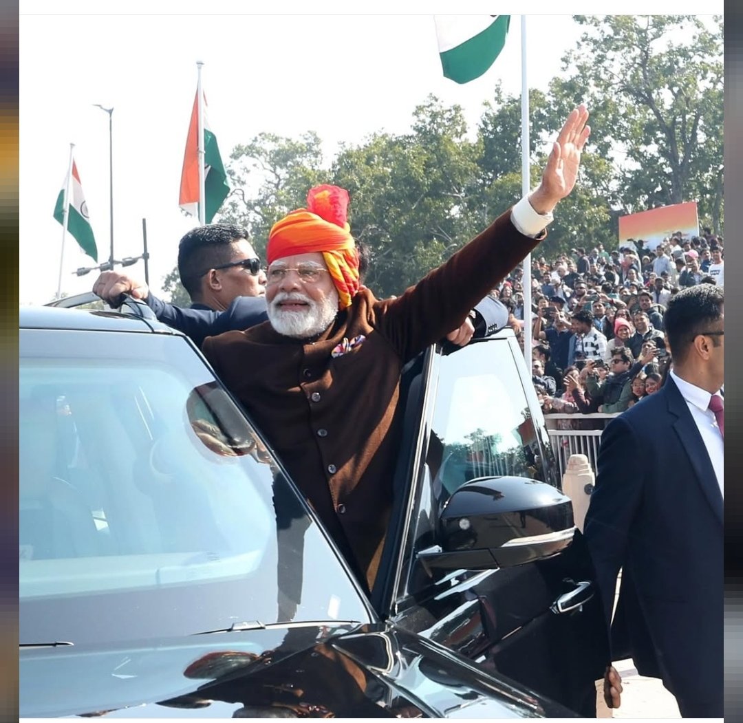 RameshKumarHin4's tweet photo. जब देश मे युद्ध के हालात हो ओर जनता उसे उत्सव के रूप मे ले , तो समझ लो प्रजा को अपने राजा पर पूर्ण विश्वास है 👑
@narendramodi @PMOIndia 
#IndiaPakistanWar 
#IndianArmy https://t.co/XZxXNs6cC4