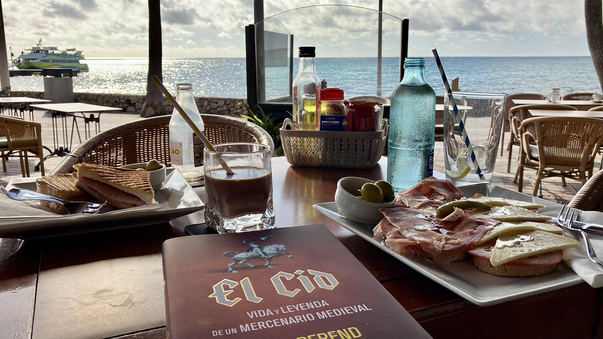 “Cuando se retiran las capas de leyenda que recubren al mayor héroe nacional español y nos encontramos con el hombre que fue un guerrero de éxito, si bien brutal y oportunista, debemos preguntarnos cómo pudo gozar de una posteridas tan formidable” by Nora Berend <a href="/Ed_Critica/">Editorial Crítica</a>