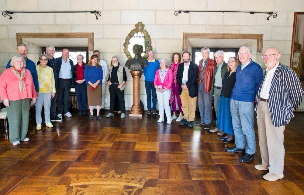 casedeepoca's tweet image. With the Irish Georgian Society group yesterday at the Elisabeta Palace in Bucharest. #elisabetapalace #tourguide #irishgeorgiansociety #balkans #casedeepoca #valentinmandache