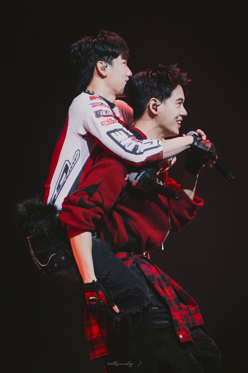 10.05.2025     อยู่ ๅ ก็กระโดขี่คอ 🥰

#YinWarFMinTaipei
#yinyin_anw ; <a href="/yinyin_anw/">Yinyin</a>
#warwanarat ; <a href="/warwanarat/">ว</a>