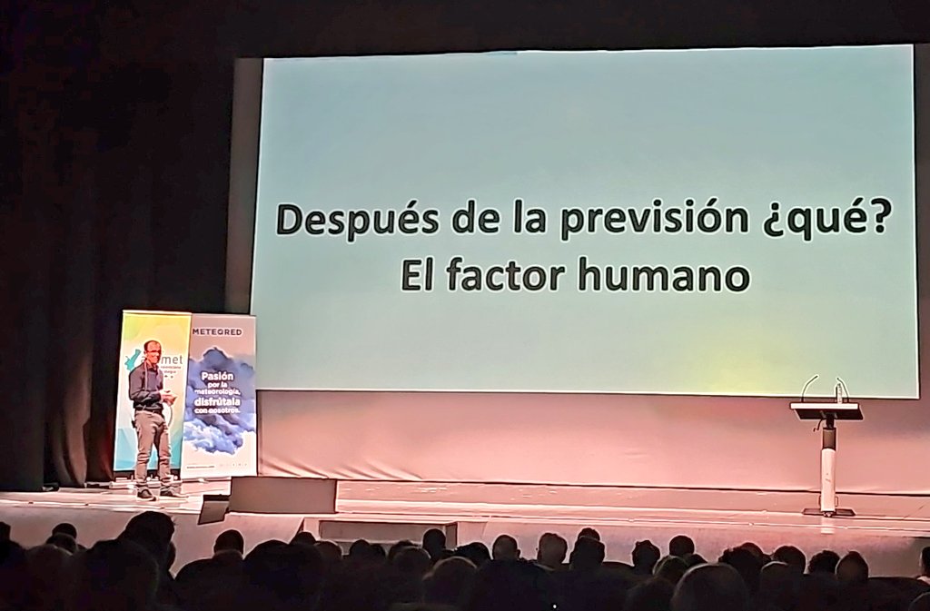 <a href="/AEMET_CValencia/">AEMET Comunitat Valenciana</a> va emetre avís a les 07:36:44 del 29 d'octubre on avisava de la gravetat del episodi #DANA29O on explicava que es podia superar el llindar de 180mm/h i la persistència prevista pels models. e
Es va comunicar a tots, mitjans i xarxes socials incloses <a href="/AEMET_Esp/">AEMET</a>