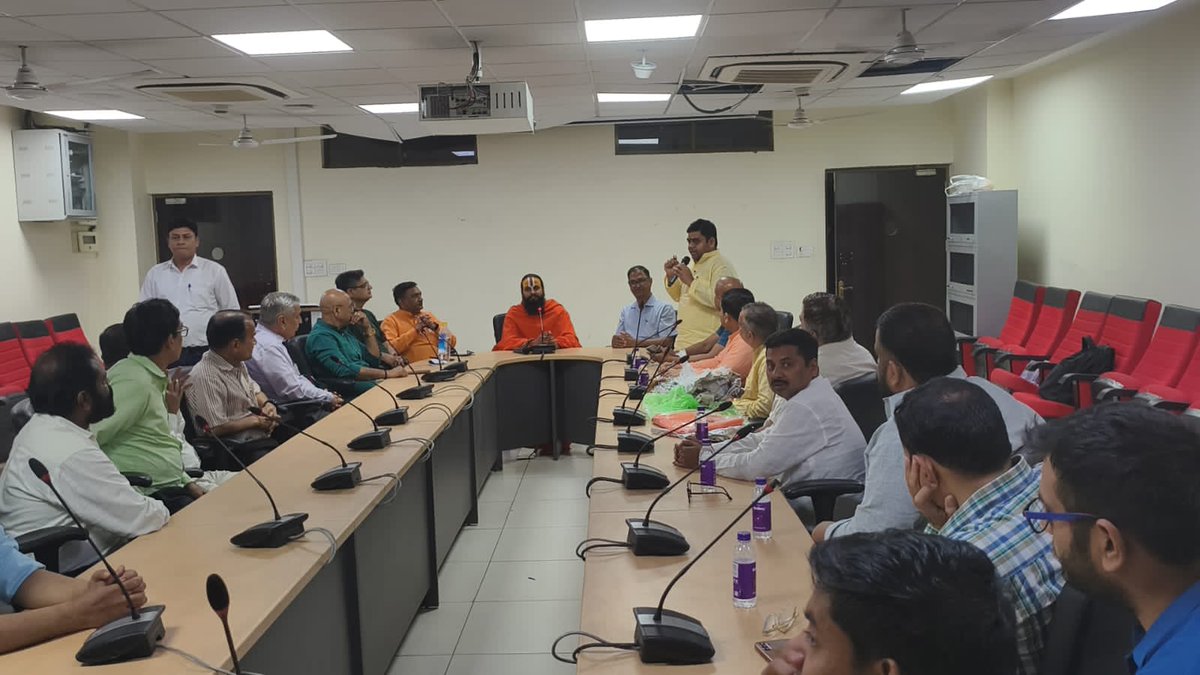 कल Deen Dayal Upadhyaya College में  <a href="/swamimaheshyogi/">Swami Mahesh Yogi</a> जी के वक्तव्य सुनने का सुअवसर प्राप्त हुआ ।
बड़े भाई मनोज त्यागी जी,  प्रोफेसर हेमचंद जैन जी व अन्य साथी गण, इस सत संगति के लिए आपका हृदय की गहराइयों से धन्यवाद।
<a href="/highlight/">highlight</a>