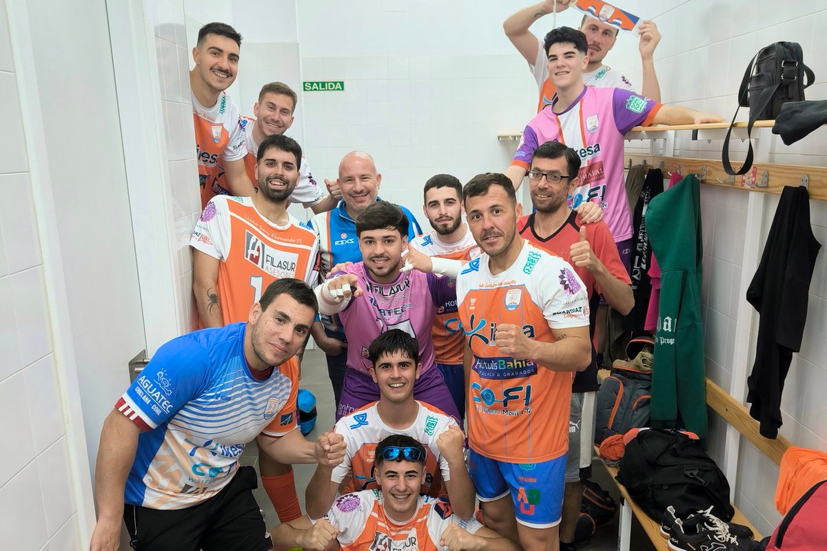 🔶 VICTORIA 🔶 del sénior por 2-9 antes el @atleticobornense_futsal para terminar la temporada en la que el principio de la misma nos condenó en este final

Ahora a descansar y preparar una nueva temporada de nuevo con los más altos retos

#25añosdehistoria #pasionporunsueño