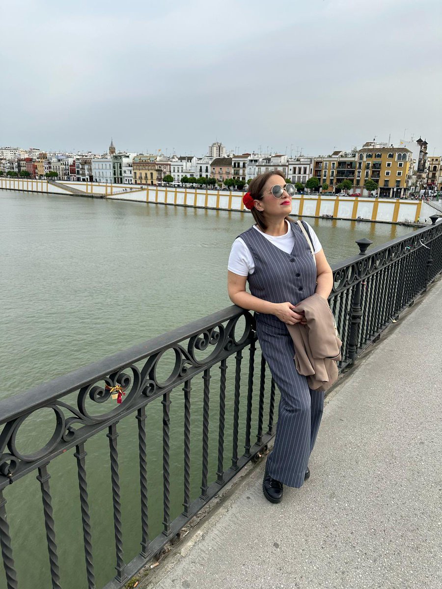 Ojalá estar allí ahora. Viva la Feria de Abril! 🌹

#sevilla #feriadeabril2025 #Andalucia #whynotshopper #feriadeabril #FeriadeSevilla2025